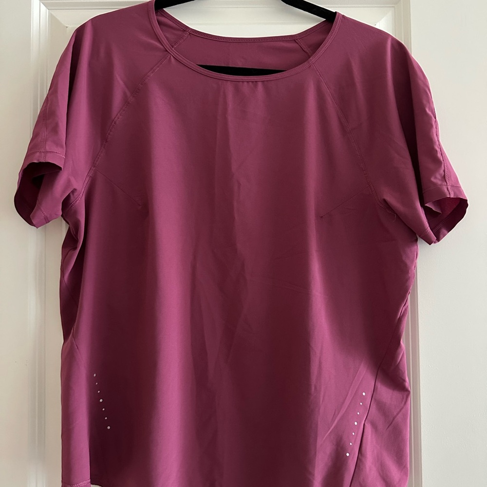 Layer 8 Women's Short Sleeve Tee in Rich maroon